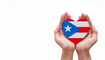 手で持っているプエルトリコの国旗のハート(Heart of Puerto Rico flag held in hand.)
