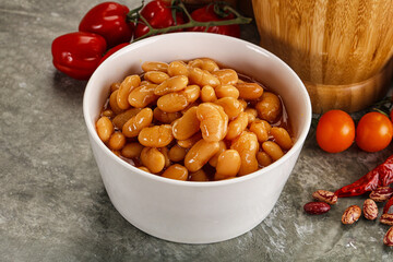 Canned beans in tomato sauce