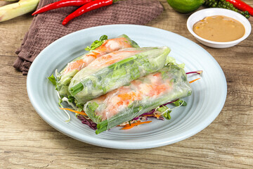 Vietnamese spring roll with prawn and salad