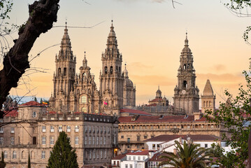 Obraz premium Sunset over Santiago de Compostela seen from the famous cathedral viewpoint in the Alameda park
