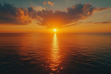 Naklejka premium Golden Sunset over the Ocean