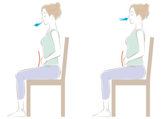 座って腹式呼吸をする女性