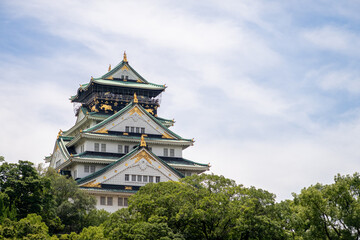 Fototapeta premium Full outdoor shot of Osaka Castle in Japan