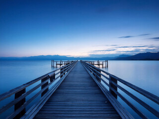 Obraz premium sunrise at the pier