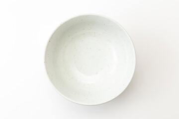 白背景にシンプルな麺鉢
