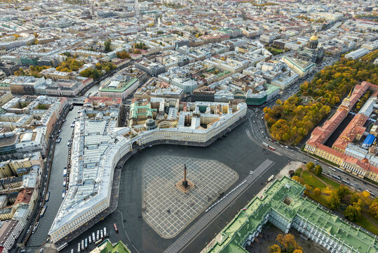Aerial view of the historic alexander column and place square surrounded by beautiful buildings, Saint Petersburg, Russia.