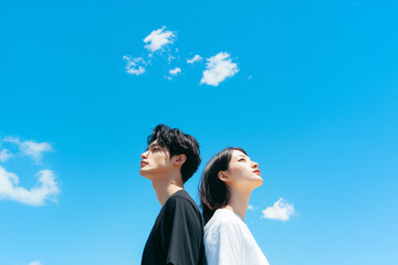 青空と男女のカップル, アジア人, 日本人、横長サイズ