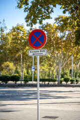 Spanish traffic sign: Forbidden to cross, parking to the right is prohibited in Barcelona province.