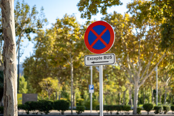 Spanish traffic sign: Forbidden to cross, parking to the right is prohibited in Barcelona province.