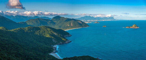 Obraz premium View of Rio and the ocean from the mountain.