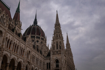 Fototapeta premium A photo of a large building with a clock on the top