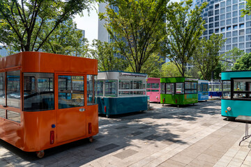 Naklejka premium Colorful fast food trucks in the city center park