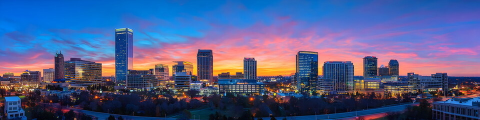 Obraz premium A city skyline at sunset with the sun setting behind the buildings