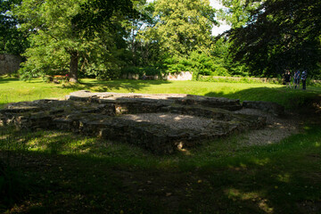 A picturesque view of the Sasaou Monastery, steeped in history . This iconic landmark serves as a backdrop for significant events in the game Kingdom Come: Deliverance.