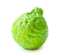 Obraz premium Side view of single fresh bergamot fruit or kaffir lime isolated on white background with clipping path