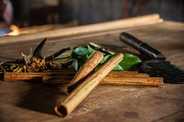 Ceylon cinnamon tools picture. Sri Lankan authentic cinnamon. True cinnamon sticks. Pure Ceylon cinnamon. Cinnamon extract tool.