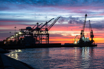 Wschód słońca w Lizbonie © Dorota