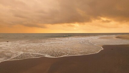 Obraz premium sunset on the beach