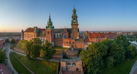 Obraz premium Aerial view of Wawel castle and Wawel cathedral during golden hour in the morning, Krakow, Poland
