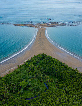 bah&iacute;a ballena, foto a&eacute;rea, dominical, uvita, costa rica 