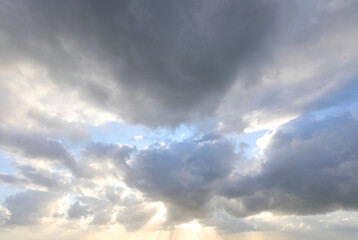 Fototapeta premium cloudy sky with shades of gray and hints of blue ideal as background for forecasts