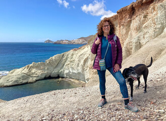 cala higuera mujer con perro san jose pueblo cabo de gata nijar costa de almería IMG_6112-as24