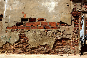 bâtiment en ruine dans l'ancienne ville coloniale de Saint Louis du Sénégal en Afrique de l'Ouest