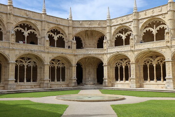 Obraz premium Cloître du monastère des Hiéronymites, Mosteiro dos Jerónimos, ville de Lisbonne, Portugal