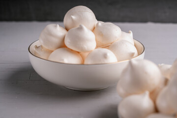 photo, meringue, homemade, plate, cookie, white, airy, sweet, cooking, crunchy, enjoy, recipe, sugar, egg, make, dessert, image, bakery, treat, culinary, bake