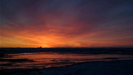 Obraz premium sunset in the north of Russia