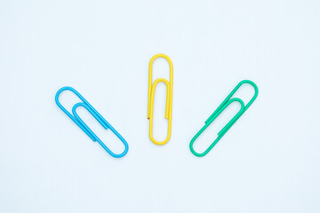 Clips para hojas de papel