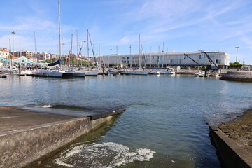 Fototapeta premium Doca de Bom Sucesso, port de plaisance, ville de Lisbonne, Portugal