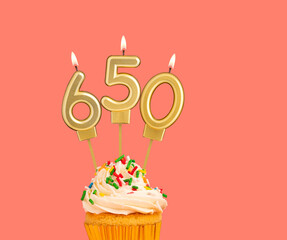 Birthday number 650 - Golden candle with cupcake
