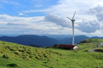 四国カルスト　梼原町の風力発電所　秋始め