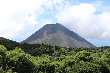 Obraz premium Vista al volcán