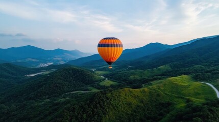 Obraz premium Vibrant Hot Air Balloon Over Scenic Mountain Landscape