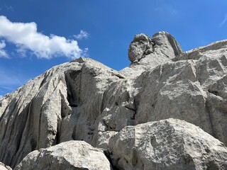 Limestone rocks on southern Velebit, Jasenice (Velebit Nature Park, Croatia) - Kalksteinfelsen im...