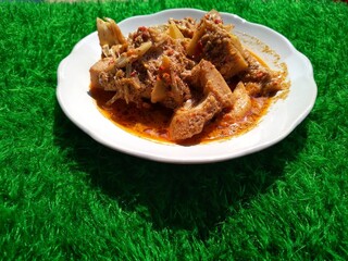 Padang Jackfruit Curry is one of the dishes that must be enjoyed when going to a Padang restaurant. The characteristic of the jackfruit curry is the thick color.