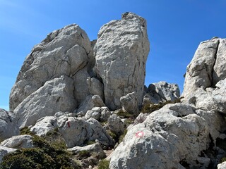 Mountaineering trails on Velebit and towards the top of Tulove grede, Jesenice (Velebit Nature Park, Croatia) - Bergsteigerwege auf dem Velebit und zum Gipfel des Tulove grede (Naturpark Velebit)
