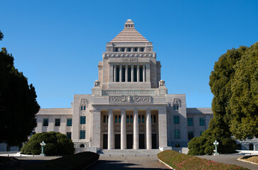 日本の国会議事堂（背景のビルを削除しています）