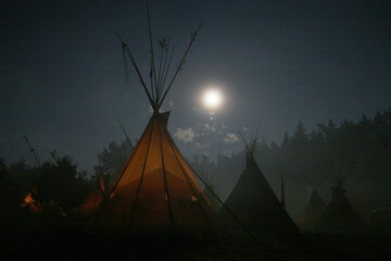 Obóz indiański nocą © Ad-Lud