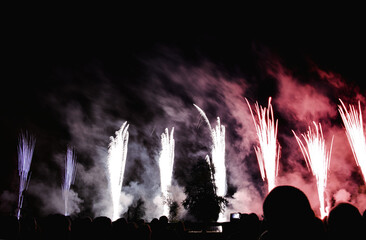 Spectacle d'un feu d'artifice. Emotion et vibration.