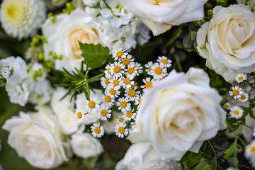Elegant White Floral Bouquet with Daisies and Roses