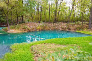 Parco del Lavino. Un fiume in Abruzzo con colori, foliage e un bosco