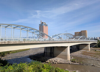 Fototapeta premium 群馬県庁と群馬大橋 群馬県前橋市