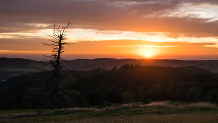 Obraz premium Sunset from Panský kopec in the Orlické Mountains and a view of the Czech landscape.