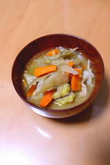 豚汁、具だくさん味噌汁