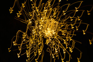 malowane światłem, obraz świetlny z wzorami i kształtami, abstrakcyjna fotografia z poruszającymi się światłami, Blurred Light painting, żółte maziaje świetlne, light painting photography, abstarct © kateej
