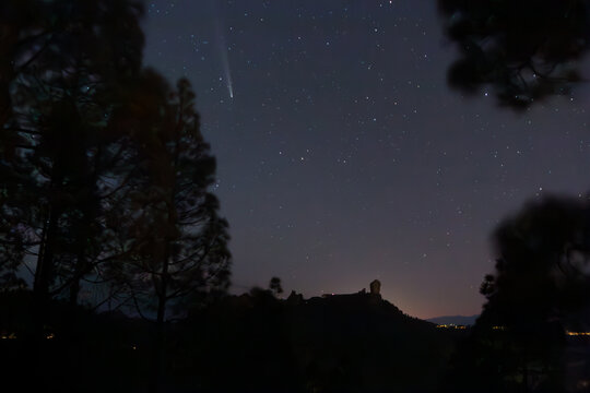 Comet C/2023 A3 with Roque Nublo at Gran Canaria