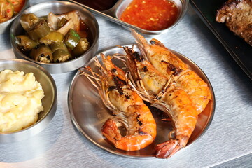 grilled shrimps with sauce